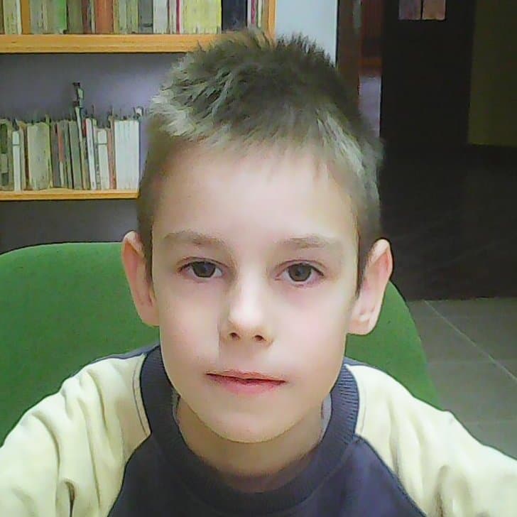 Млади у церкви